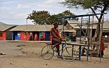 TANZANIA - 1219 Masai in bicicletta